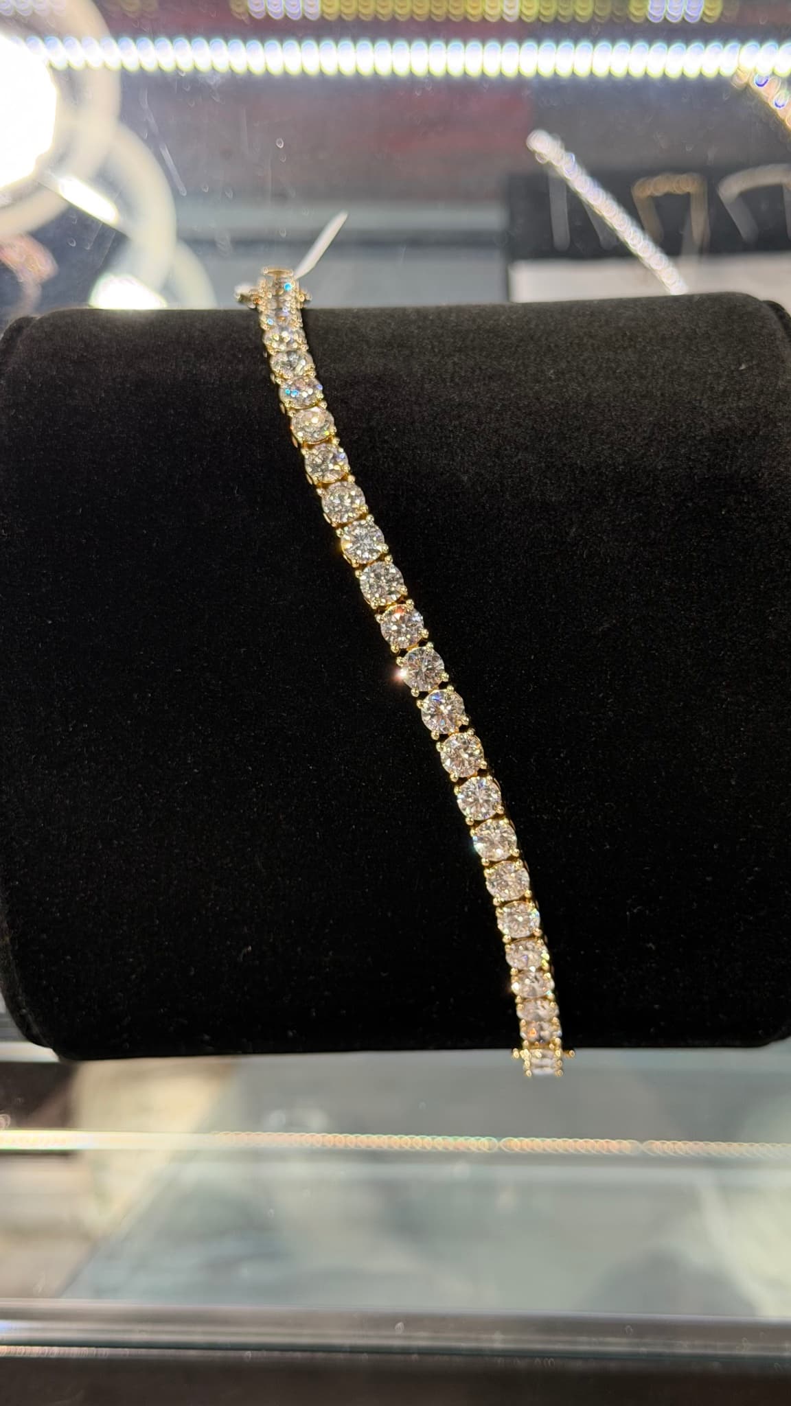 Tennis Bracelet 25.5 CT Tennis Bracelet · Yellow Gold · 14
